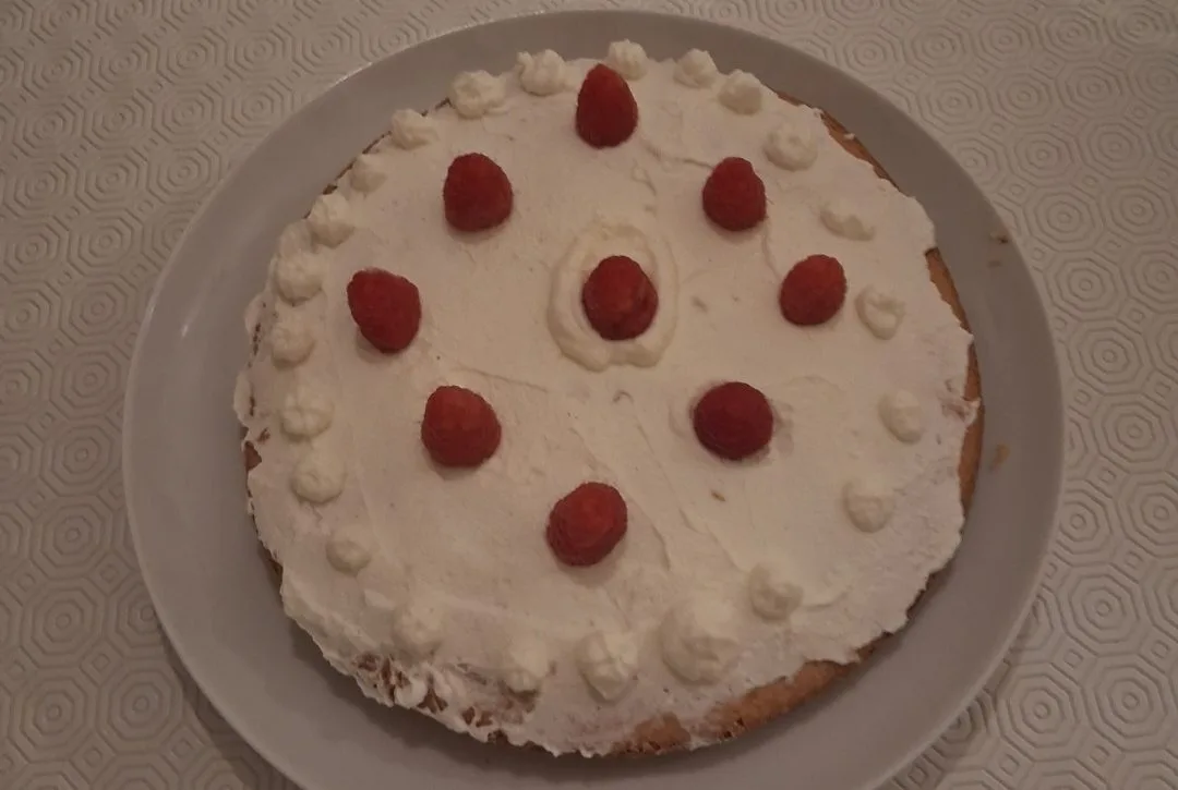 Pan di spagna alla crema diplomatica