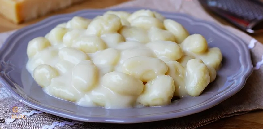 Gnocchi di patate con fonduta di toma