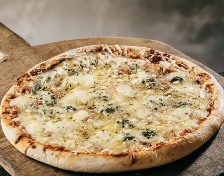 Pizza gorgonzola e brie