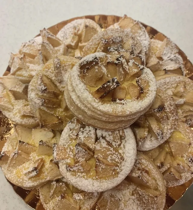 Sfogliatelle di mele e crema pasticcera