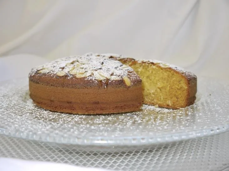 Torta al miele con mandorle