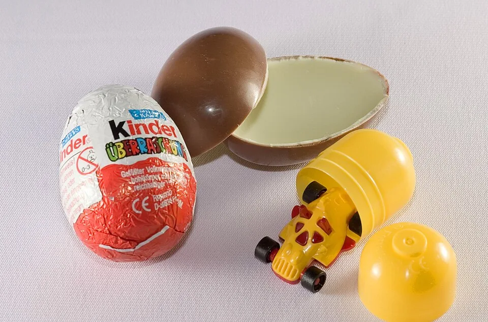 Il premio nella scatola: gadget, bollini e raccolte premio del Novecento alimentare italiano